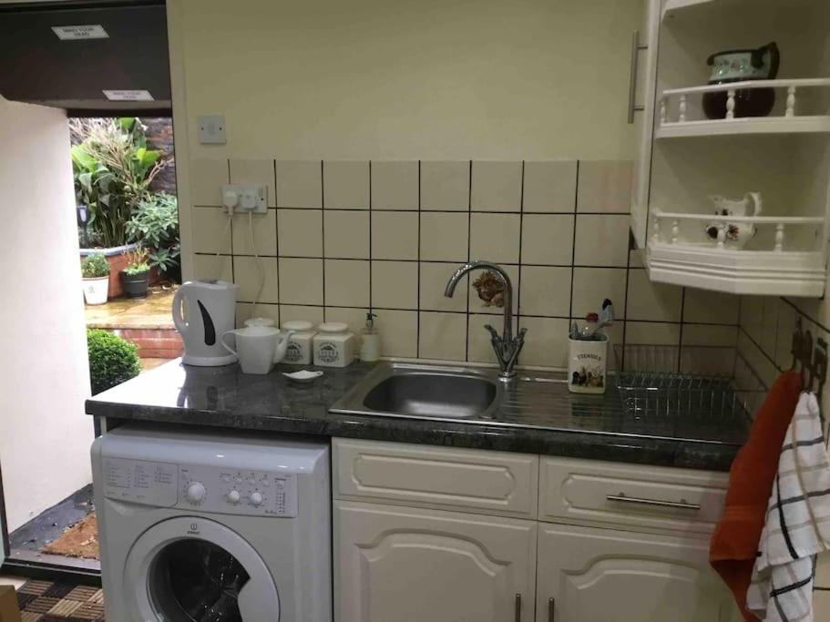 Y Bwythyn - Lovely In Village Of Spittal Appartement