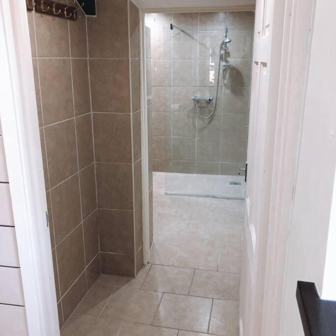 Y Bwythyn - Lovely In Village Of Spittal Appartement *